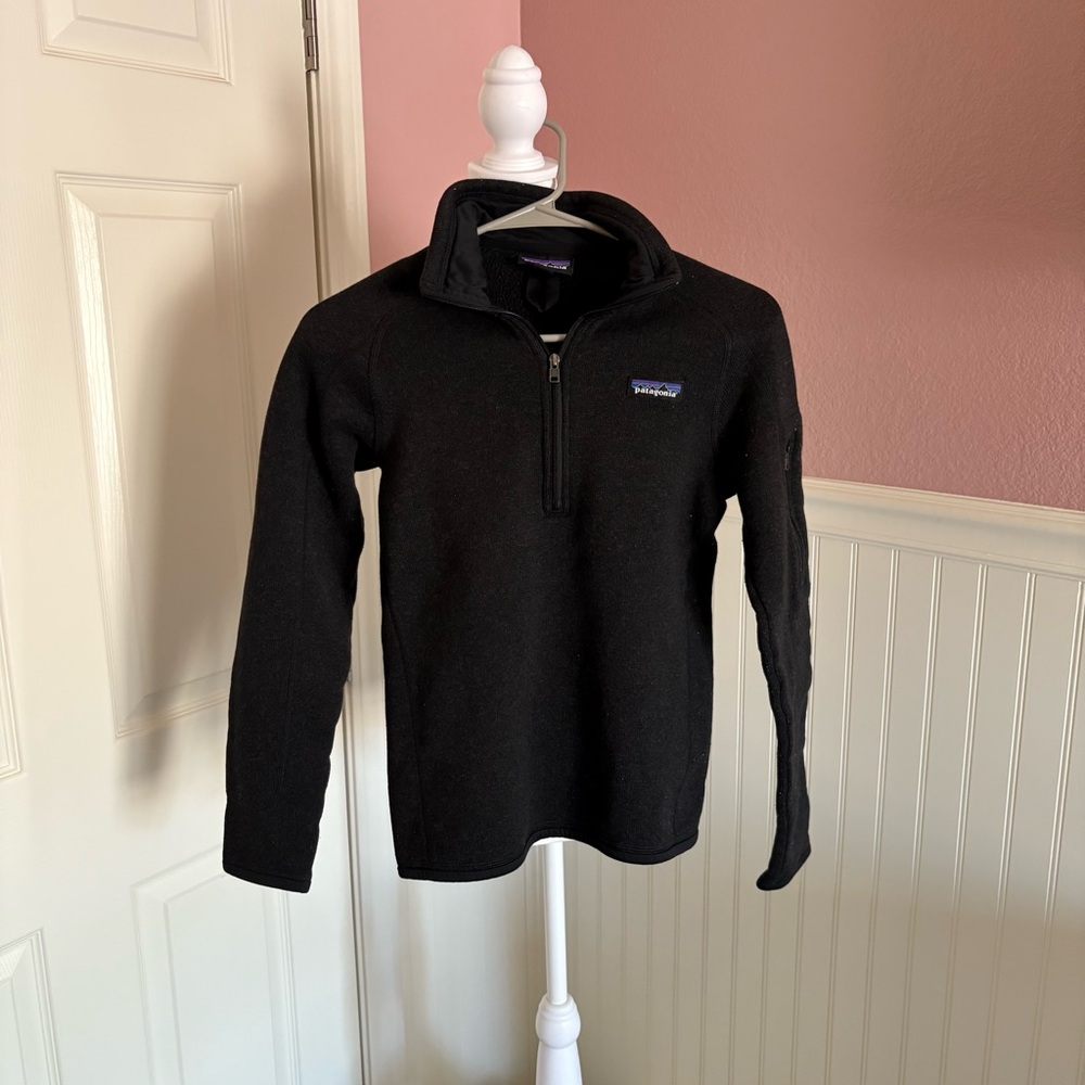 Small Black Patagonia Half Zip Sweatshirt with Internal Fleece